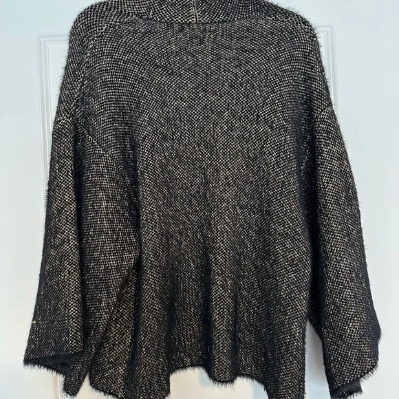 The Softest Women's Sleeping on Snow Metallic Shawl - Picture 3 of 11